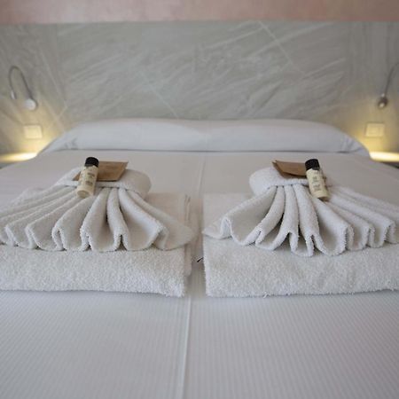 Hotel Confort Rimini Exterior photo