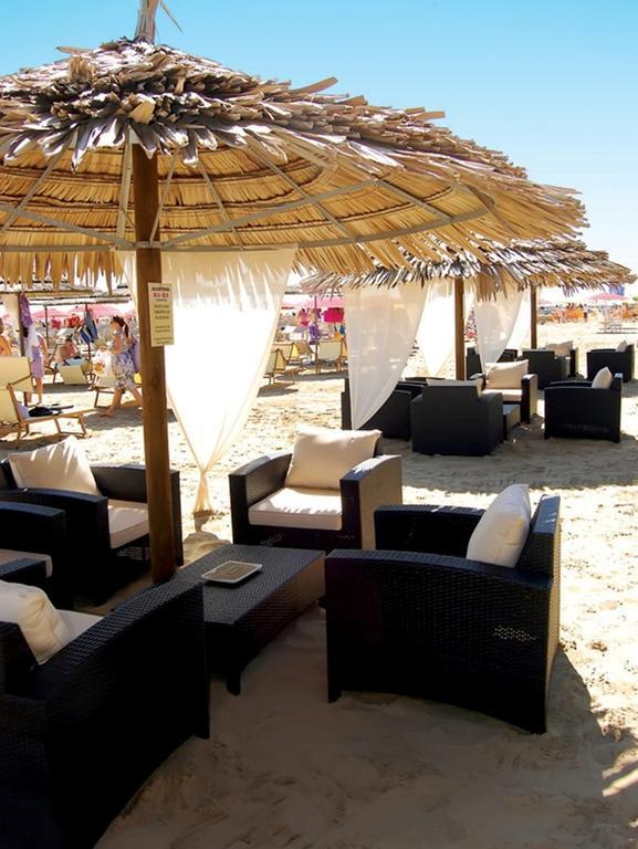 Hotel Confort Rimini Exterior photo