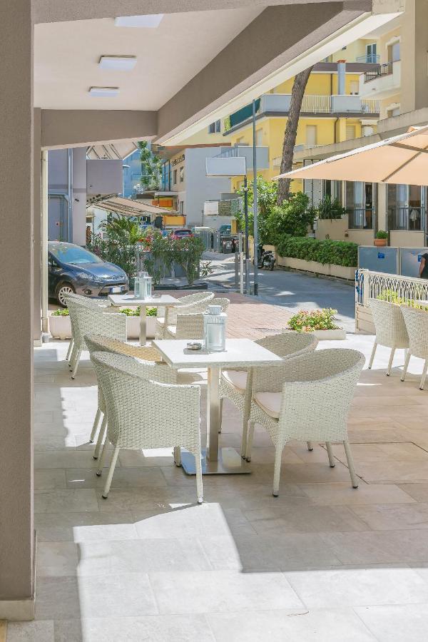 Hotel Confort Rimini Exterior photo
