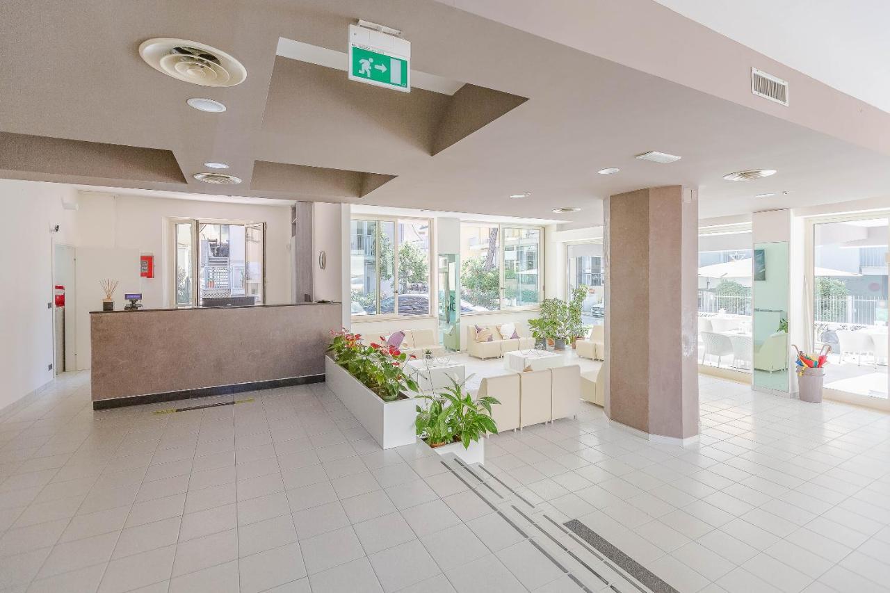 Hotel Confort Rimini Exterior photo
