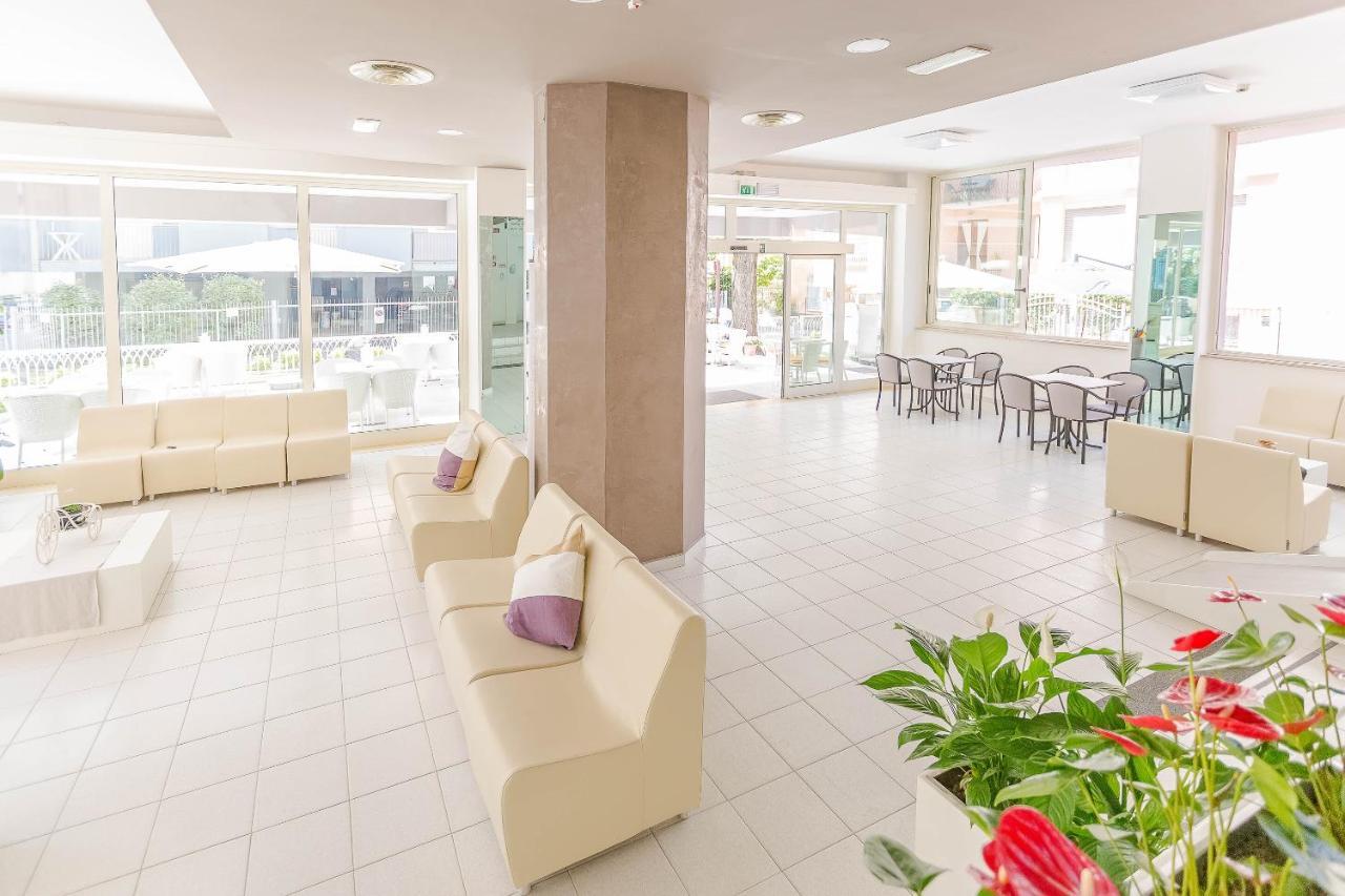 Hotel Confort Rimini Exterior photo