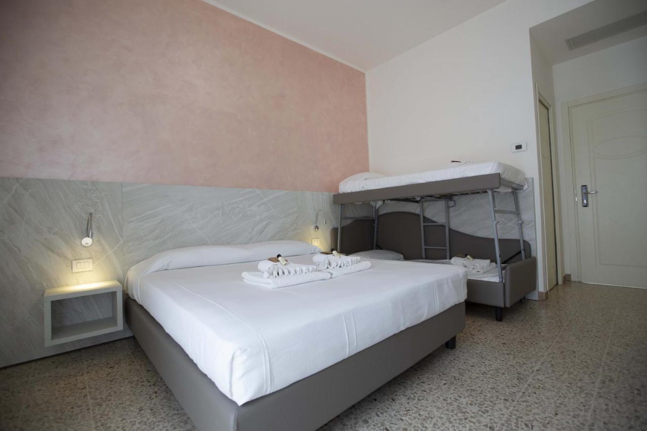 Hotel Confort Rimini Exterior photo