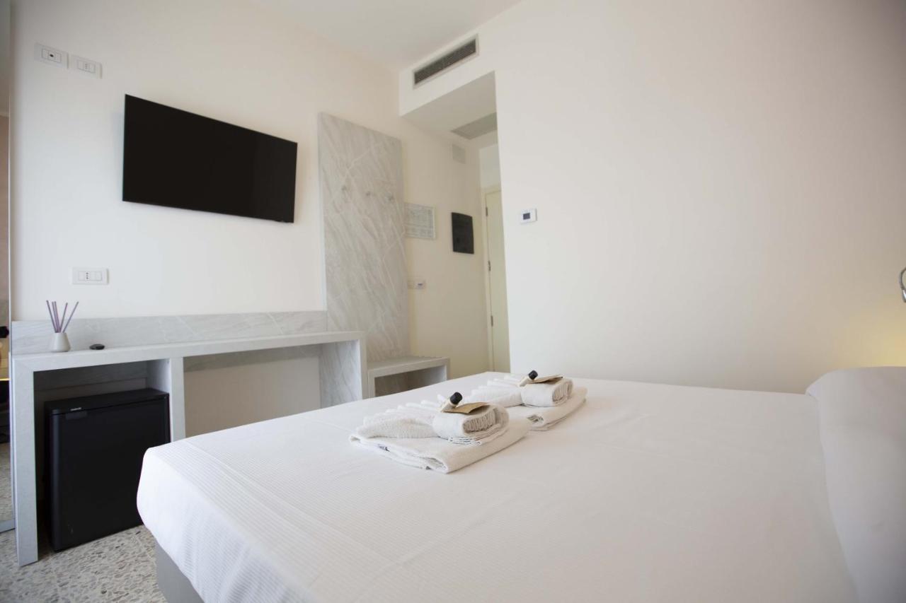 Hotel Confort Rimini Exterior photo