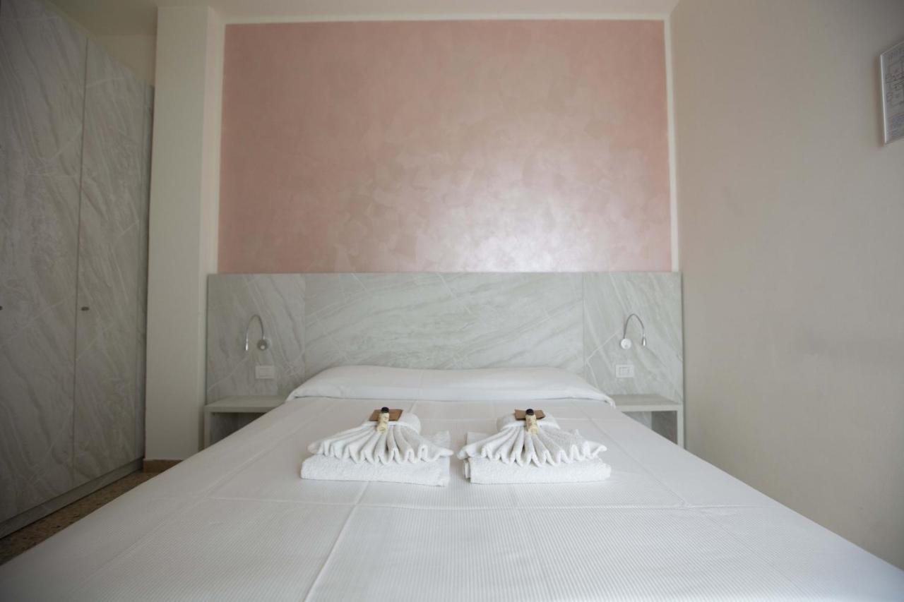Hotel Confort Rimini Exterior photo
