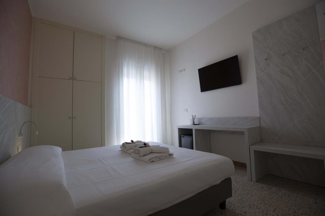 Hotel Confort Rimini Exterior photo
