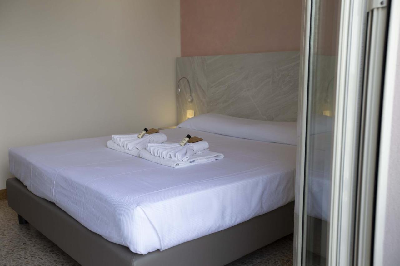 Hotel Confort Rimini Exterior photo