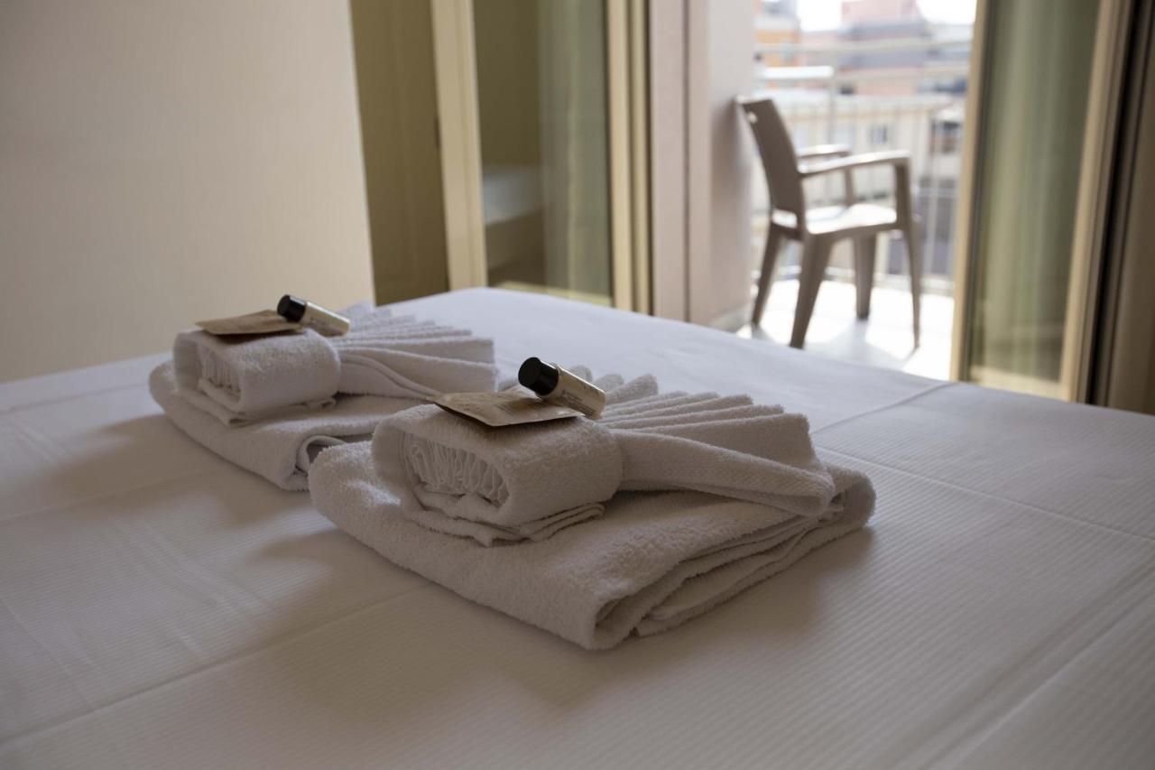Hotel Confort Rimini Exterior photo