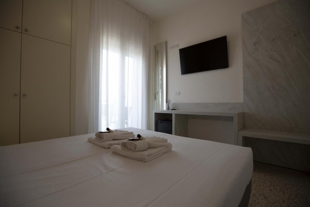 Hotel Confort Rimini Exterior photo