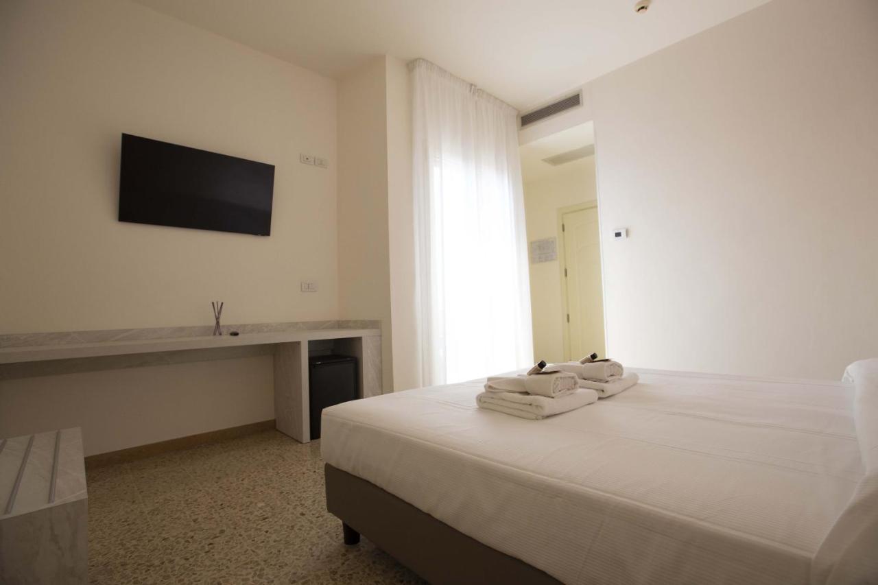 Hotel Confort Rimini Exterior photo