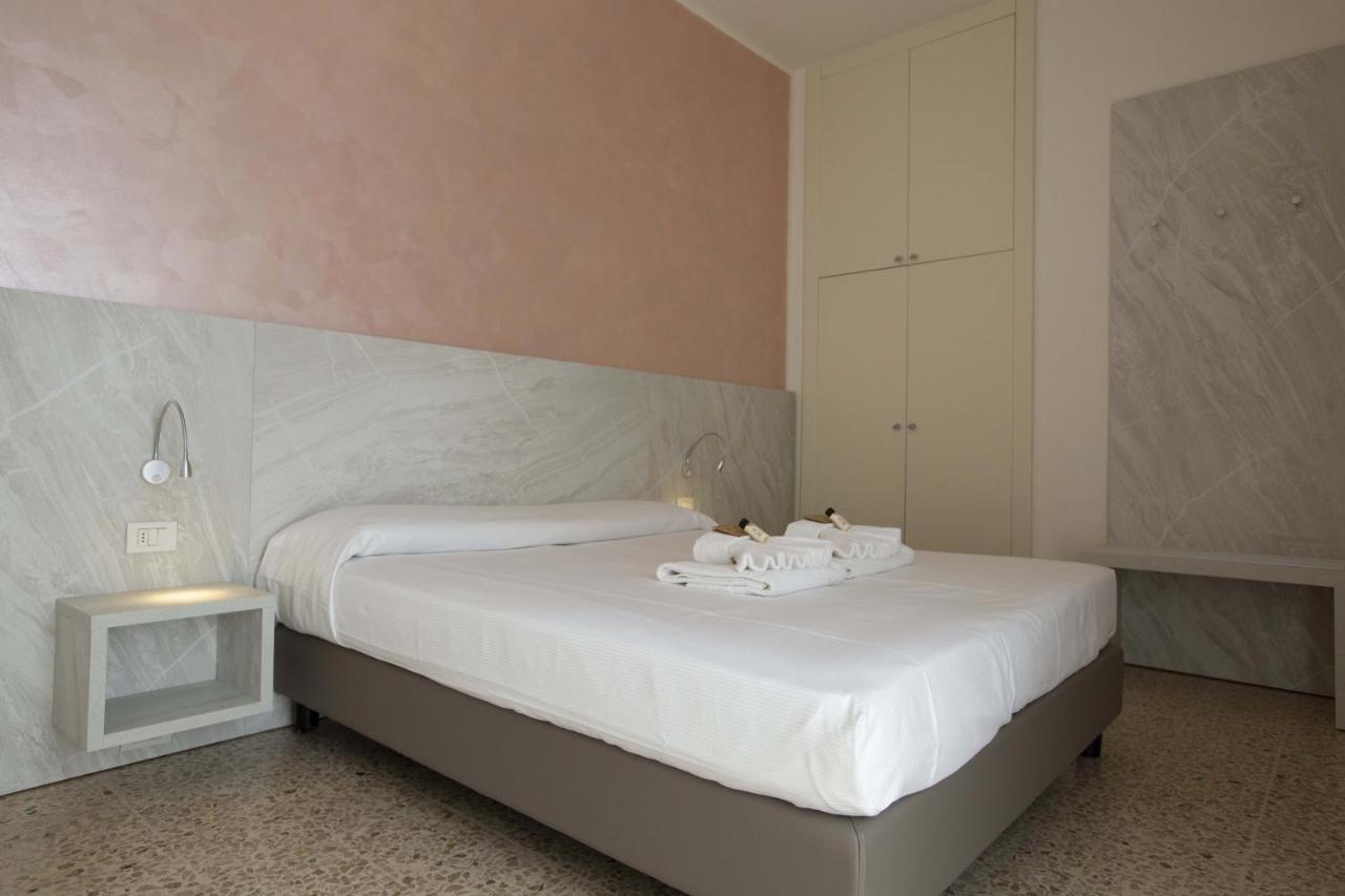 Hotel Confort Rimini Exterior photo